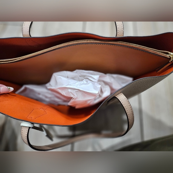 Tory Burch Blush Pebbled Leather Large Tote Bag Gold Logo Charm Zip Top - Picture 10 of 13